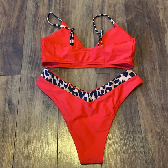 Red Bikini - Picture 4 of 4